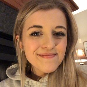 Meet your Posher, Caitlyn